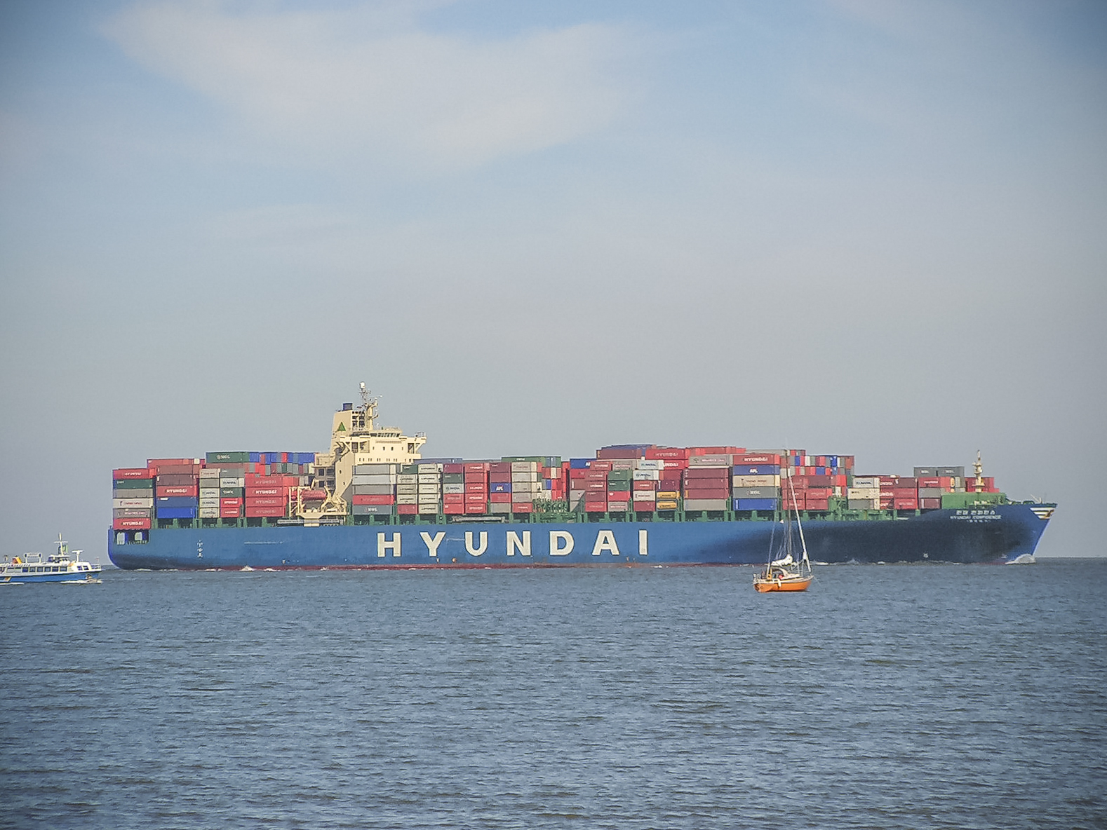 Containerschiff auf dem Weg nach Hamburg